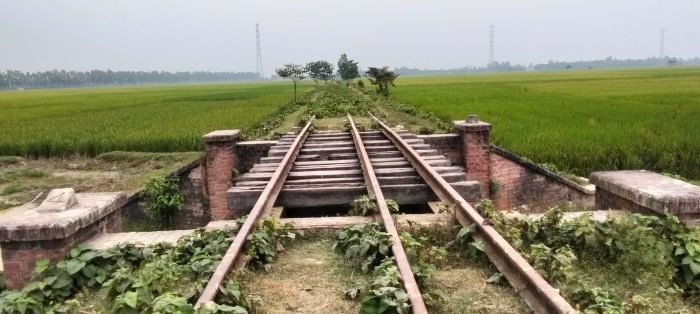 পার্বতীপুরে ভবানীপুর-মধ্যপাড়া রেলপথের ফিসপ্লেট সহ ৬ হাজার নাট বল্টু চুরি